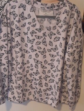 Butterfly Print V-Neck Long Sleeve Top - White And Navy